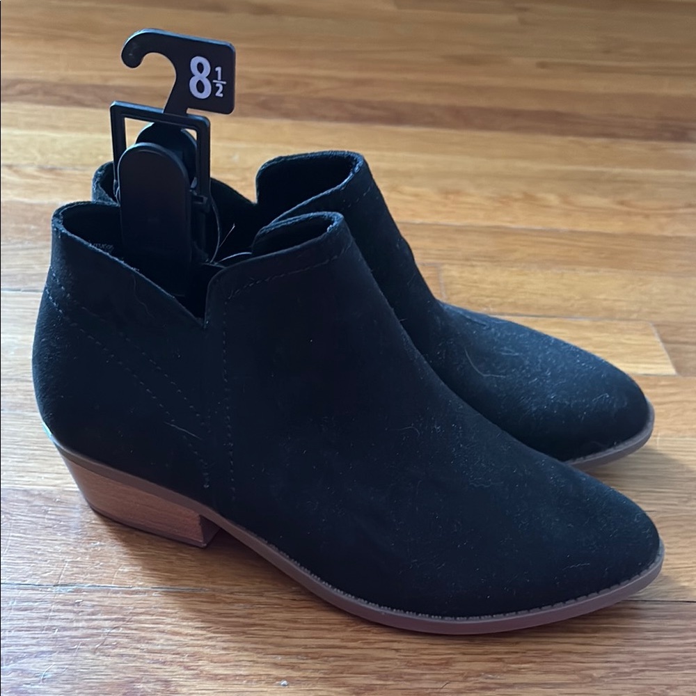 Time and Tru Black Ankle Boots with Minimalist Design